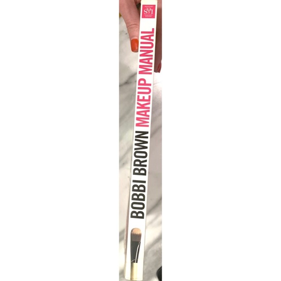 BOBBI BROWN- MAKEUP MANUAL💄💋AN INDUSTRY WIDE FAVORED BOOK BY THE EXPERTS📕😻📖 - Picture 2 of 3